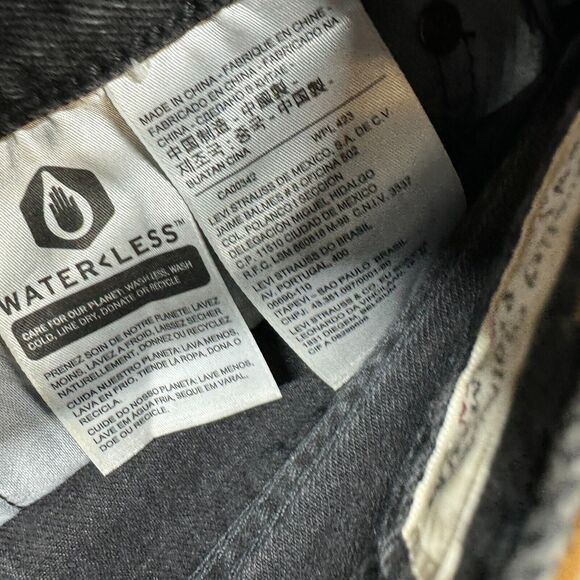 Levis Womens Premium 501 Original Shorts Black Denim Cut Off 32 Waist Distressed - Picture 12 of 12